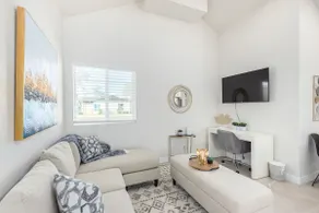 2BR w private backyard, in-home laundry! - Image 5