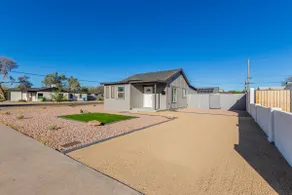 2BR w private backyard, in-home laundry! - Image 3