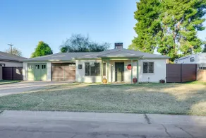 Pet-Friendly Phoenix Home: Breezeway & Fenced Yard - Image 3