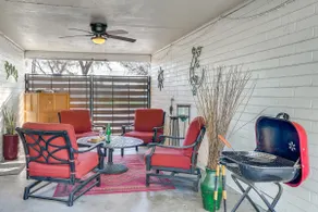 Pet-Friendly Phoenix Home: Breezeway & Fenced Yard - Image 2