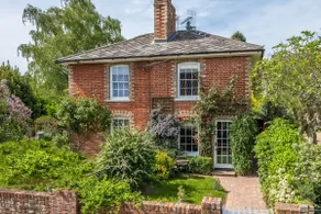 Adorable cottage with a log burner in heavenly village - Constable Lodge - Image 3
