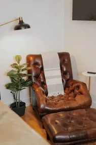 Studio King Bed Outdoor Space Nxt to Downtown - Image 3