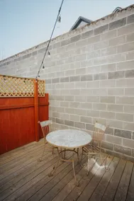 Studio King Bed Outdoor Space Nxt to Downtown - Image 5