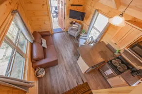Meg's garden-side cabin w/private hot tub, firepit - Image 3