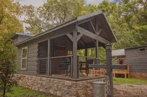 Meg's garden-side cabin with private hot tub, firepit - Image 4