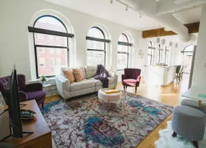 Queen's Quarters - Beautiful Old Market Loft 411 - Image 3