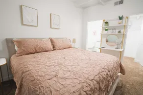 Queen's Quarters - Beautiful Old Market Loft 411 - Image 2