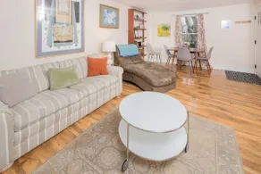 🍩Downtown Drift -Historic Arcata Home on the first floor - Hot Tub, Sauna & Bikes🐶 - Image 2