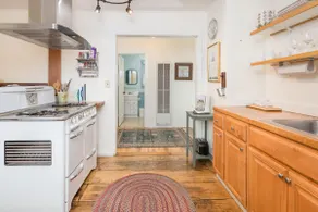 ✌️Downtown Digs, Enjoy shared sauna, hot tub & yard at this dog-friendly property in town - Image 4