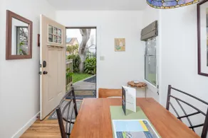 ✌️Downtown Digs, Enjoy shared sauna, hot tub & yard at this dog-friendly property in town - Image 2