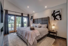 Forest – Bright & Stylish Home w/ King Bed+ AC - Image 4
