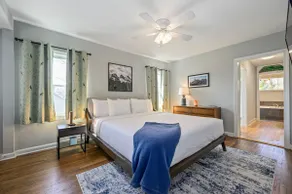Plan A Trip To Georgia Aquarium In This Comfy 3BR - Image 2