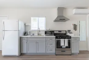 Cozy & Family-friendly Rear House Near Airport - Image 3