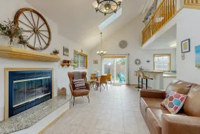 Peaceful sanctuary with hot tub & fireplace - Image 5