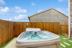 Peaceful sanctuary with hot tub & fireplace - Image 2
