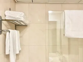 Great big studio apartment at hotel apartments - Image 3