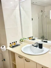 Great big studio apartment at hotel apartments - Image 5