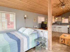 The Cabin - Cozy Salmon Creek beach cottage, big d - Image 4