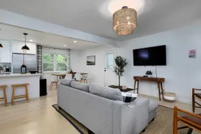 Newly Renovated Cozy 4 Bedroom with King Bed l 10 min from Brave Stadium - Image 5