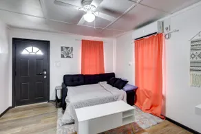 The Bluebird: Modern 1 Bed, Large Peaceful Yard - Image 4