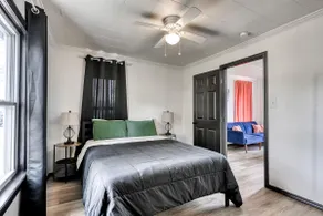 The Bluebird: Modern 1 Bed, Large Peaceful Yard - Image 5