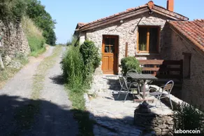 The yellow cottage, made of stone and wood - Image 5