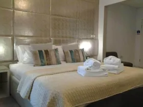 Rodger Studio at Room Home Stay - Image 2