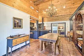 Eclectic 'Osage Cottage' in Historic District - Image 2