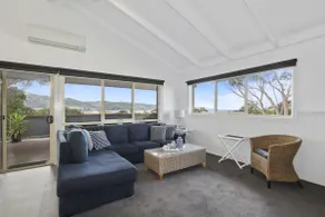Deck 2 Sea - Ocean & Hill Views in Apollo Bay - Image 2
