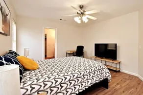 Cozy Spacious Corporate Housing 4 BR|2.5 Bath|Loft|Office|Near Tesla - Image 3