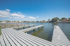 Simply Wonderful Condo with Bayview Private Pier and Pools - Image 5