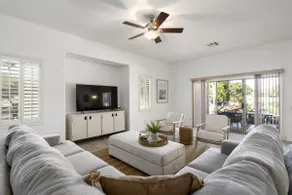 Gorgeous Lakefront Paradise w Pool & Views - Image 3