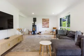 Coastal Oasis - Pet Friendly - 6 Mins Walk to Beach - Image 2