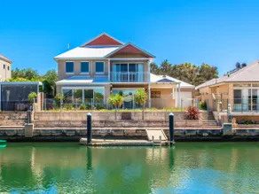"WATERLILY HOUSE" - Luxury Canal House, Jetty, Dog & Child Friendly - Sleeps 14 - Image 2