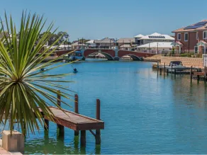 "WATERLILY HOUSE" - Luxury Canal House, Jetty, Dog & Child Friendly - Sleeps 14 - Image 3