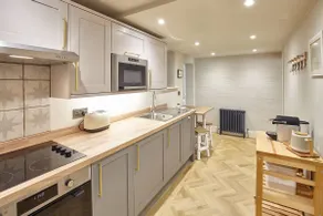 Host & Stay - The Salt Nook - Image 3