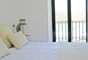 Pet-Friendly Apartment with Sea View, Balconies & A/C - Image 4