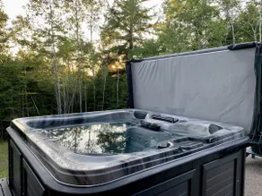 Treeside Retreat with Hot tub - Image 2