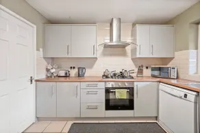 Luxurious Spacious Flat Maidstone with parking - Image 2