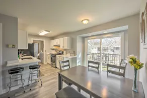 Twin Lakes Escape w/ Deck < 1 Mi to Beach! - Image 2