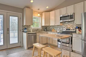 Private Yard & Water Views: Cozy Urbanna Cottage - Image 3