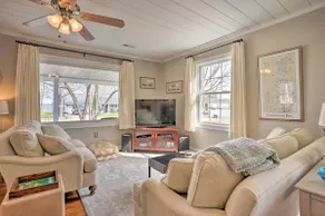 Private Yard & Water Views: Cozy Urbanna Cottage - Image 2