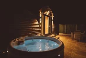 Large-Hot Tub-Cabin-Private Bathroom with - Image 2