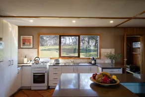3 Bedroom, 1 Bathroom Mountain Log Cabin Cottage - Image 4