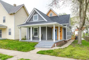 Centrally Located GEM Cozy & Close To Everything!  - Image 2