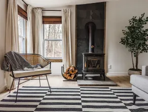 Pinewood Bungalow - Luxury Cabin, Kid-Friendly - Image 3