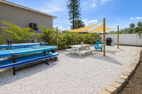 Walk to the Beach & Free Paddle Boards+ King Bed - Image 4