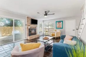 Antique Chic ★ 4BR★ Dog Friendly ★FC, F1, ACL, - Image 2