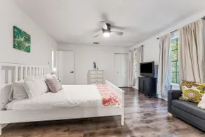 Antique Chic ★ 4BR★ Dog Friendly ★FC, F1, ACL, - Image 4