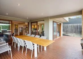 Stunning Home Alfresco Entertainment Jacuzzi - Image 5